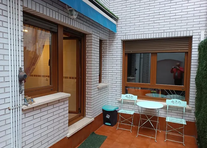 Karmelo Junto Al Metro * Бильбао